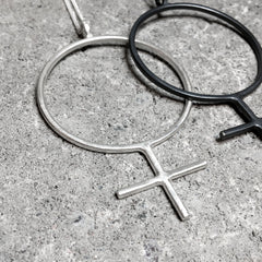 Halsband med Kvinnosymbol, direkt från verkstaden i Stockholm,Feminist-smed